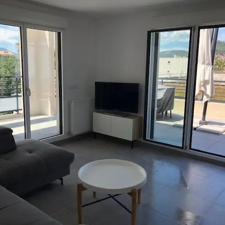 T3 Neuf Sur Les Toits Avec Terrasse * Йер