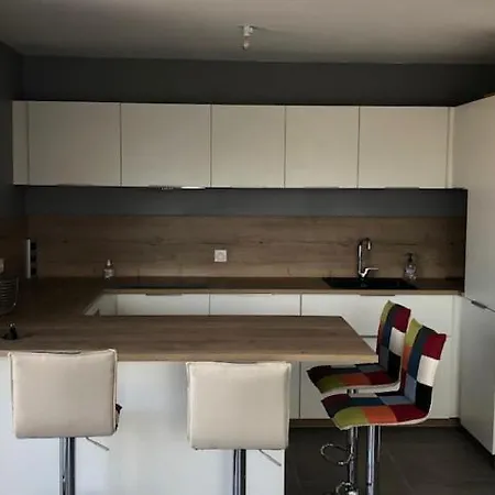 T3 Neuf Sur Les Toits Avec Terrasse * Йер