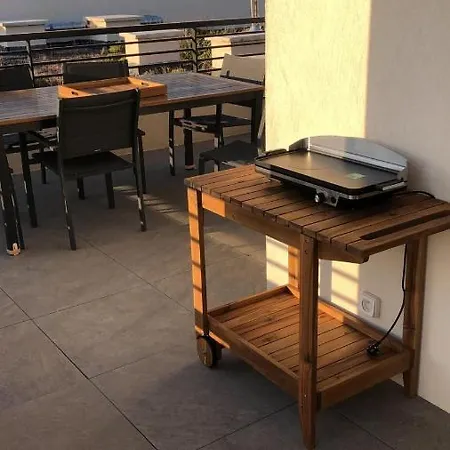 T3 Neuf Sur Les Toits Avec Terrasse * Йер